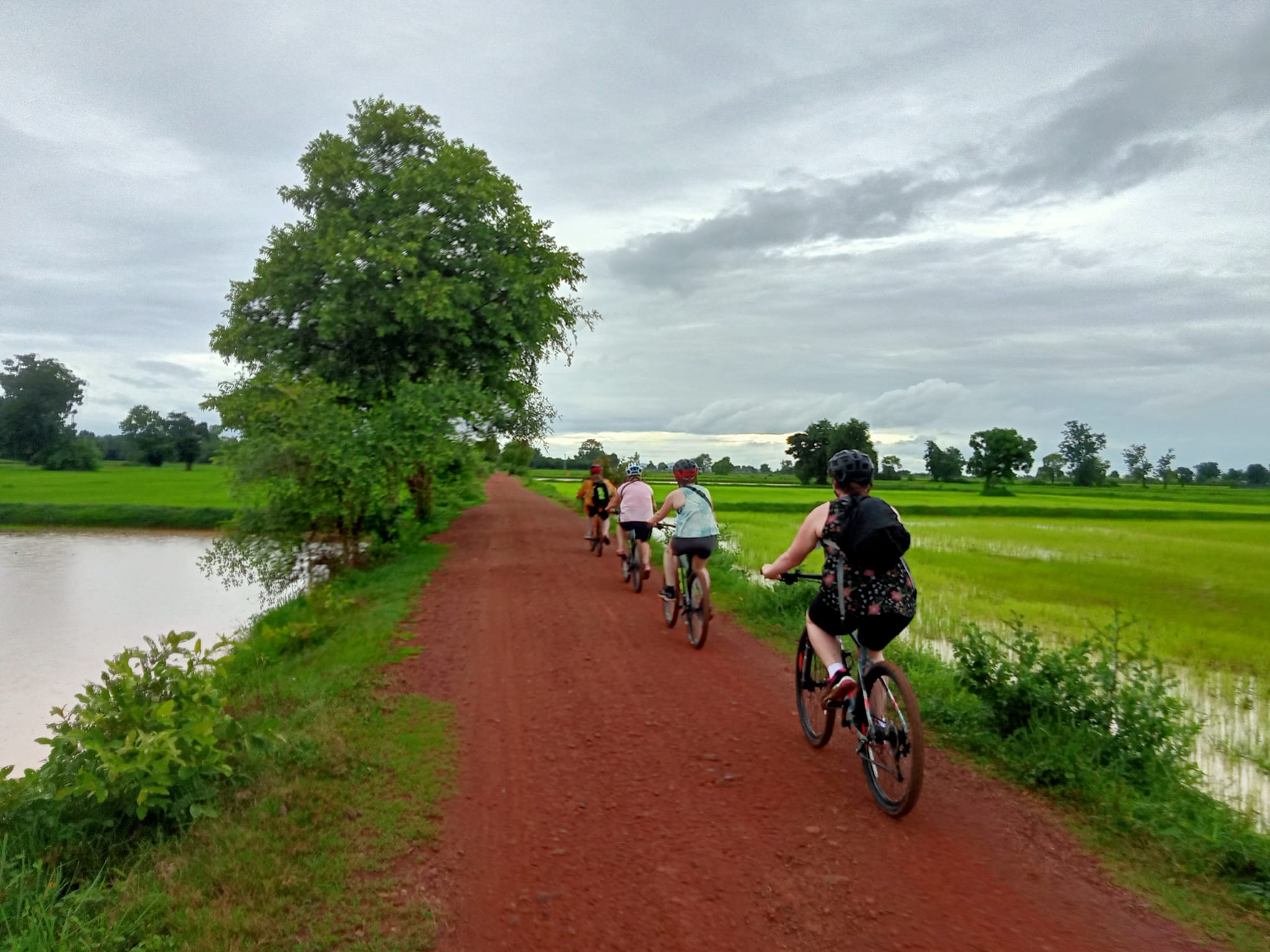 Phnom Penh Cycling To Sihanouk Ville Beach 4 Days